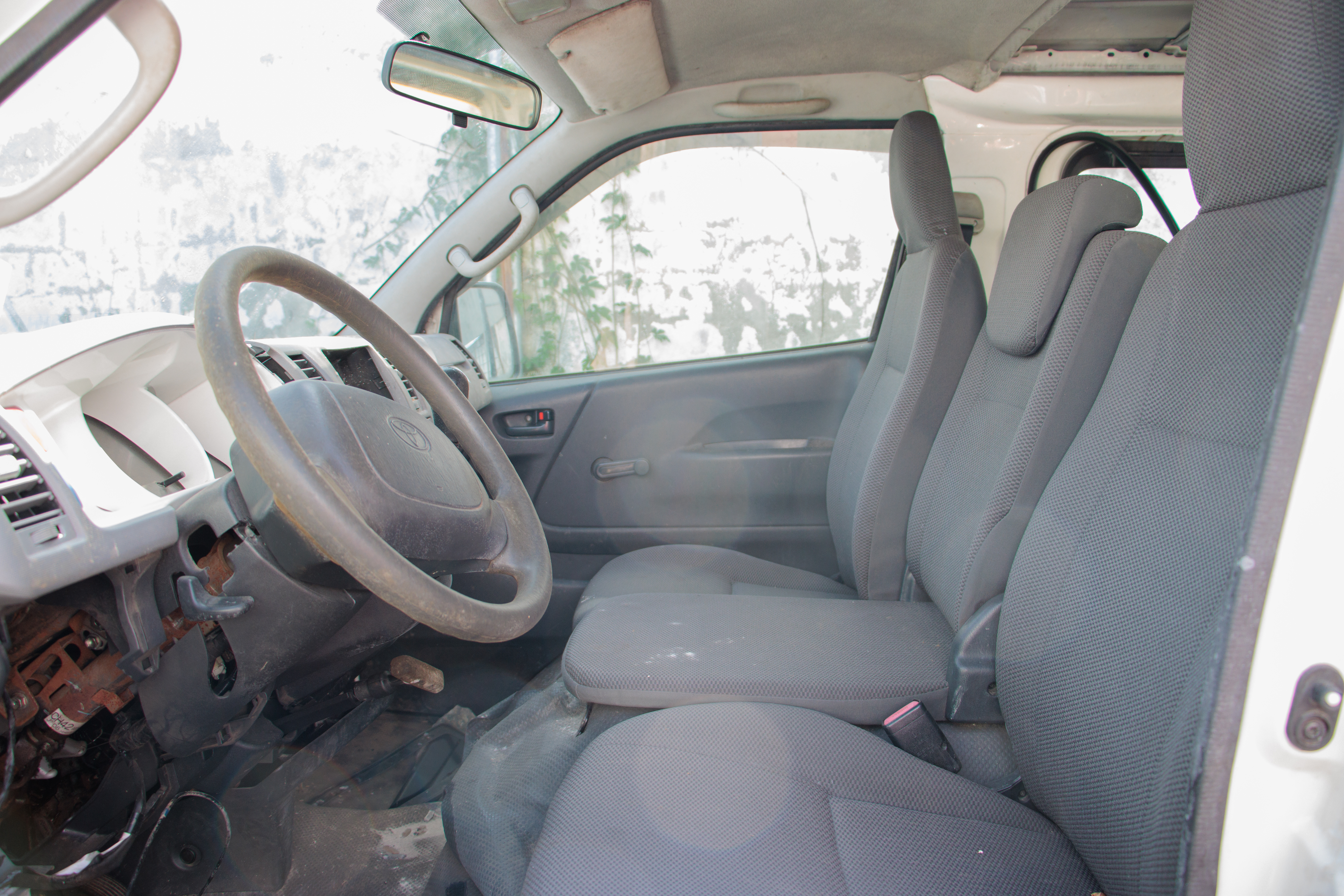 07. TOYOTA HI ACE